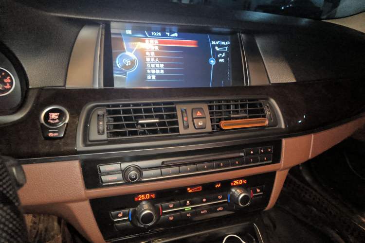 Used BMW 5 Series 2014 525Li Leading Model Audio And AC Panel