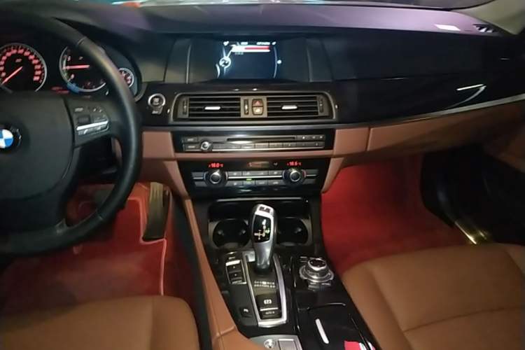 Used BMW 5 Series 2014 520Li Elegant Model Audio And AC Panel