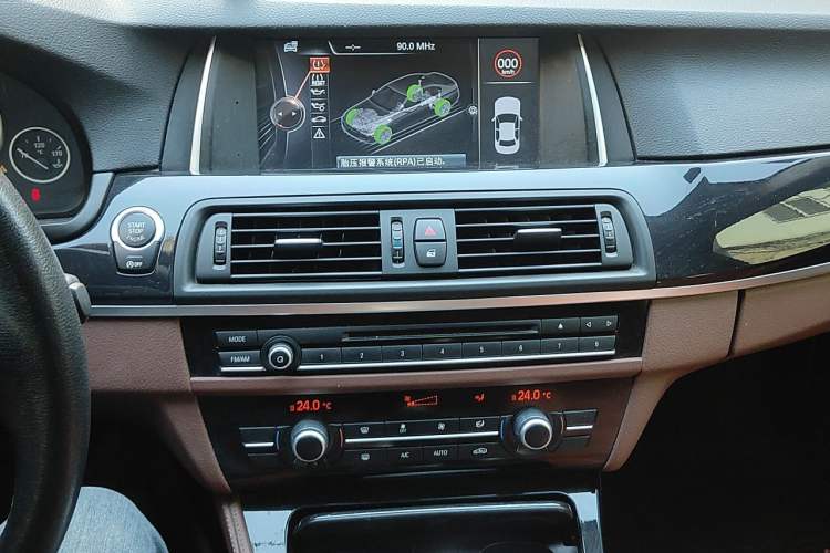 Used BMW 5 Series 2014 520Li Elegant Model Audio And AC Panel