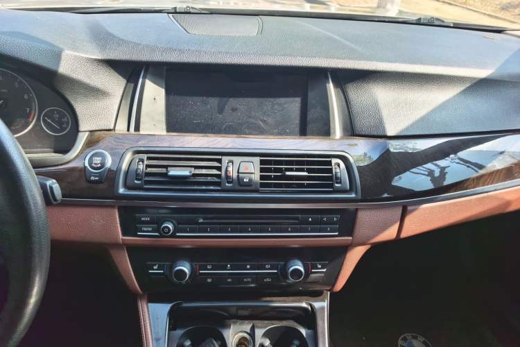 Used BMW 5 Series 2014 525Li Leading Model Audio And AC Panel