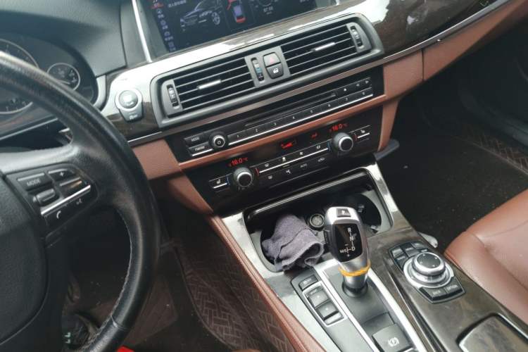 Used BMW 5 Series 2014 525Li Leading Model Audio And AC Panel