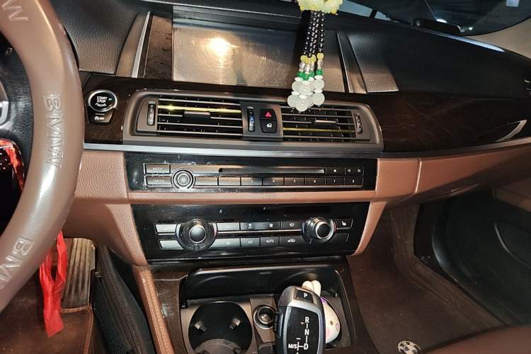 Used BMW 5 Series 2014 525Li Leading Model Audio And AC Panel