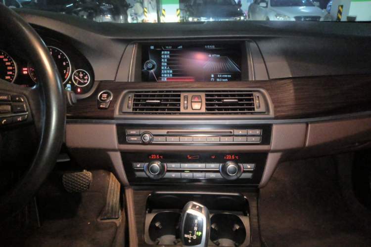 Used BMW 5 Series 2014 525Li Luxury Design Package Audio And AC Panel