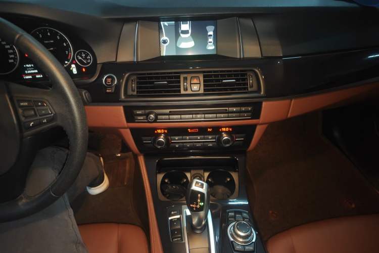 Used BMW 5 Series 2014 520Li Elegant Model Audio And AC Panel
