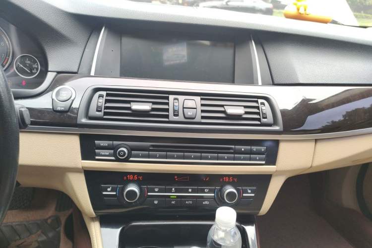 Used BMW 5 Series 2014 525Li Leading Model Audio And AC Panel