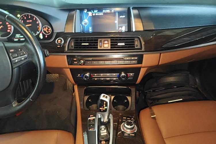Used BMW 5 Series 2014 525Li Leading Model Audio And AC Panel
