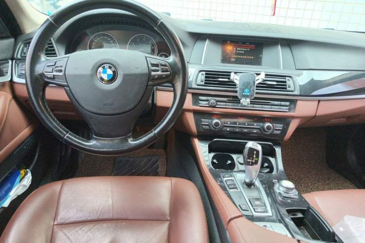 Used BMW 5 Series 2014 520Li Elegant Model Center Console