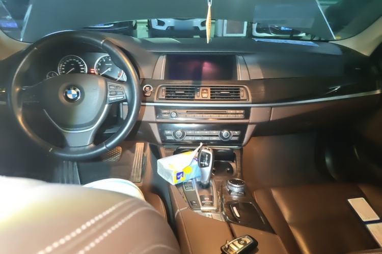 Used BMW 5 Series 2014 525Li Luxury Design Package Center Console