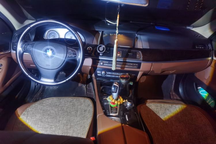 Used BMW 5 Series 2014 525Li Leading Model Center Console