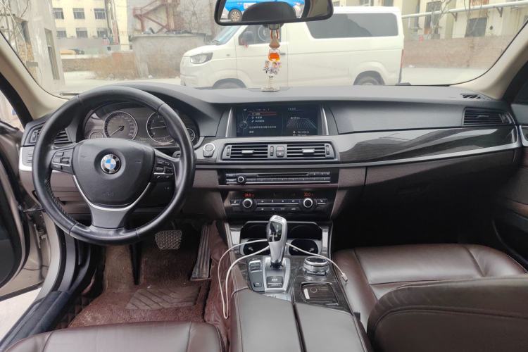 Used BMW 5 Series 2014 525Li Luxury Design Package Center Console