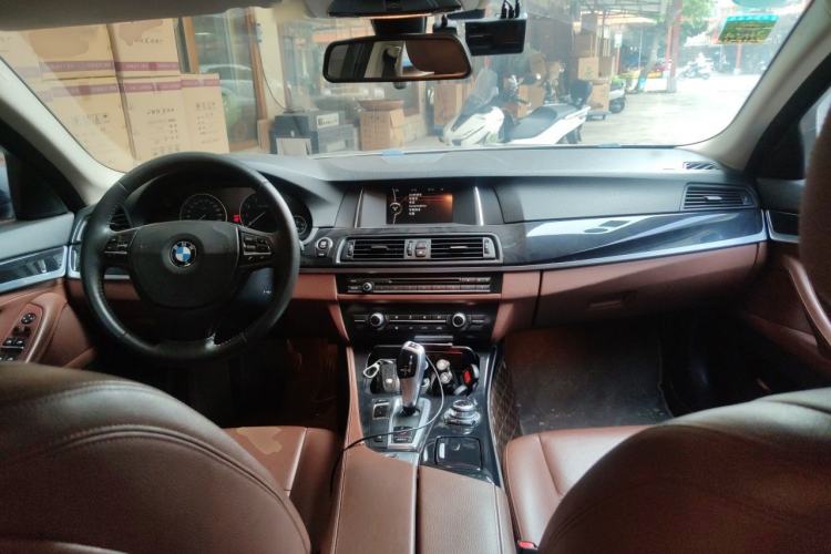 Used BMW 5 Series 2014 520Li Elegant Model Center Console