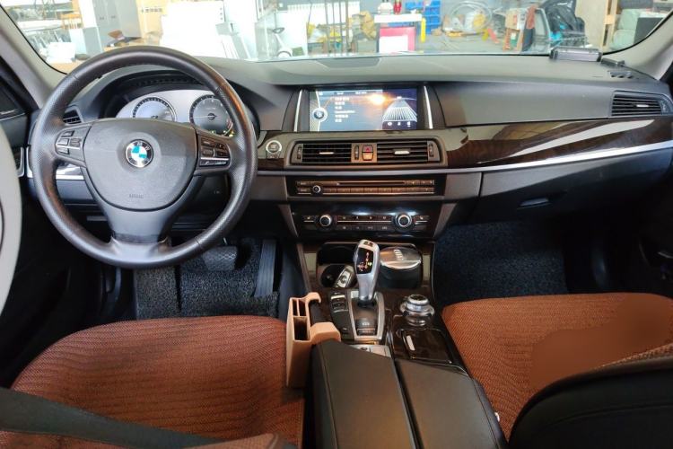 Used BMW 5 Series 2014 525Li Leading Model Center Console