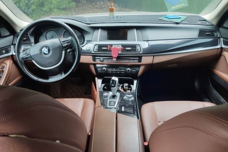 Used BMW 5 Series 2014 520Li Elegant Model Center Console