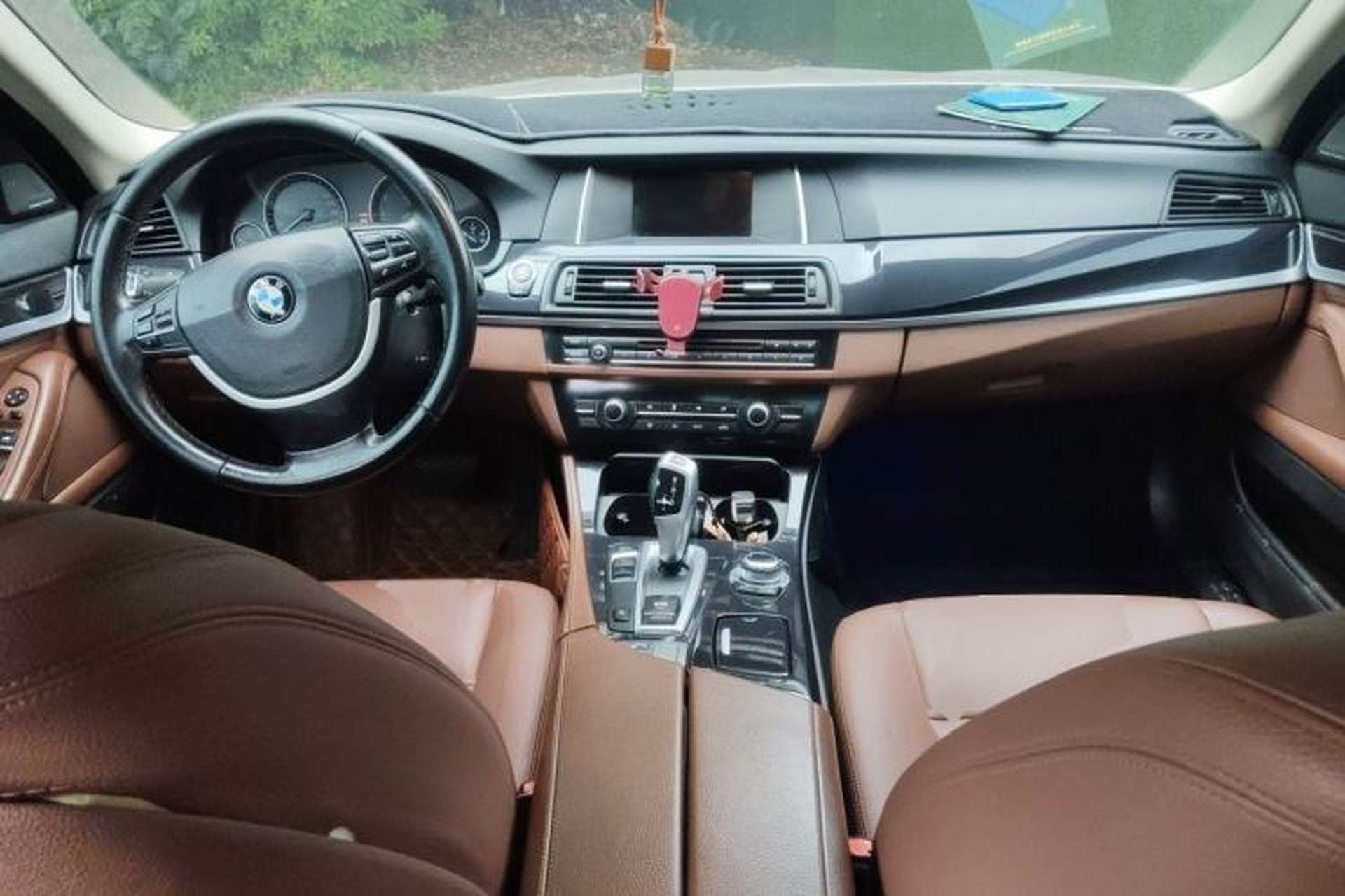 Used BMW 5 Series 2014 520Li Elegant Model Center Console