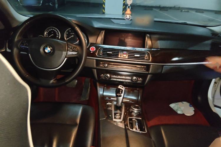 Used BMW 5 Series 2014 525Li Luxury Design Package Center Console