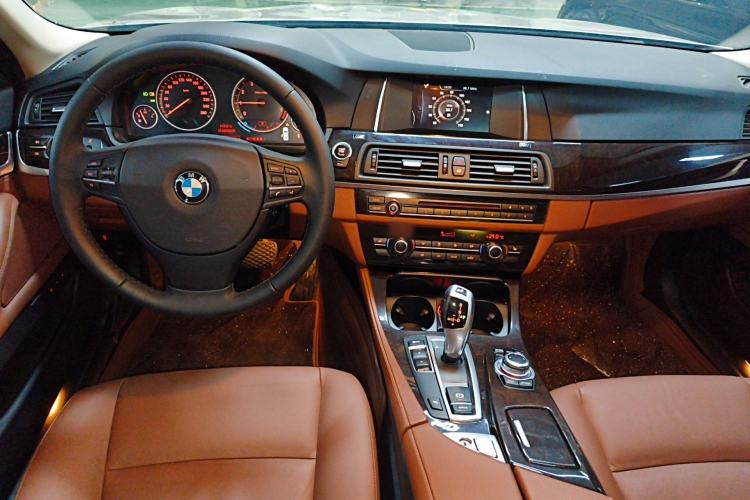 Used BMW 5 Series 2014 525Li Leading Model Center Console