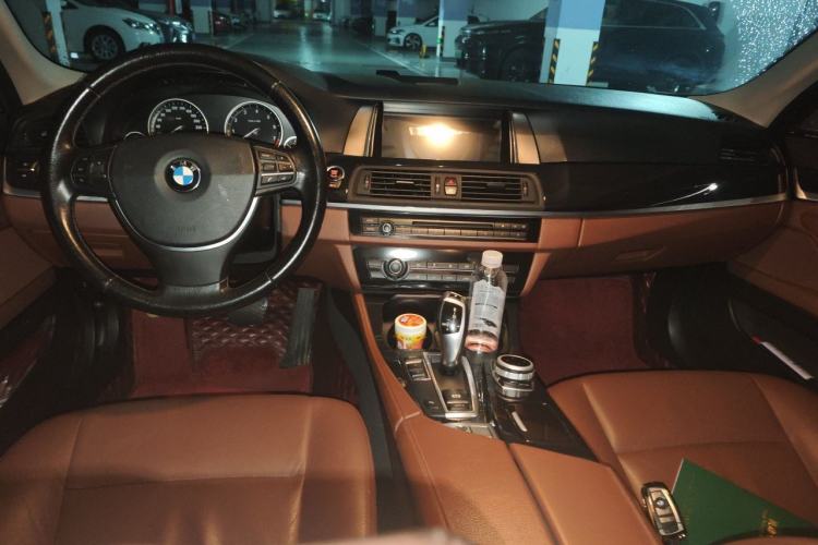 Used BMW 5 Series 2014 520Li Elegant Model Center Console