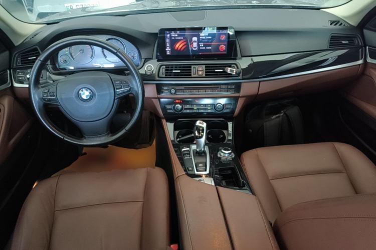 Used BMW 5 Series 2014 520i Elegant Edition Center Console
