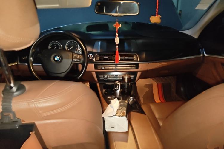 Used BMW 5 Series 2014 520Li Elegant Model Center Console