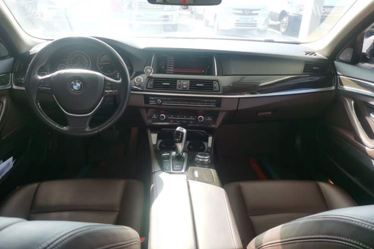 Used BMW 5 Series 2014 525Li Luxury Design Package Center Console