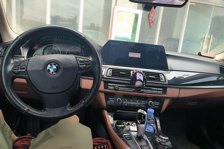 Used BMW 5 Series 2014 520Li Elegant Model Center Console