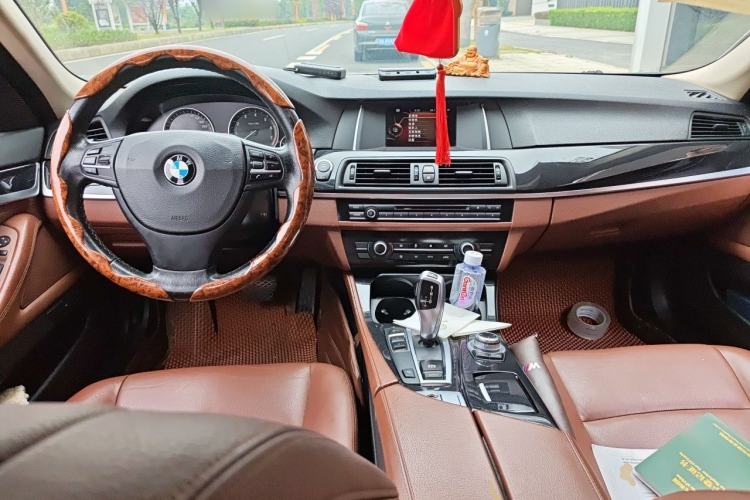Used BMW 5 Series 2014 520Li Elegant Model Center Console
