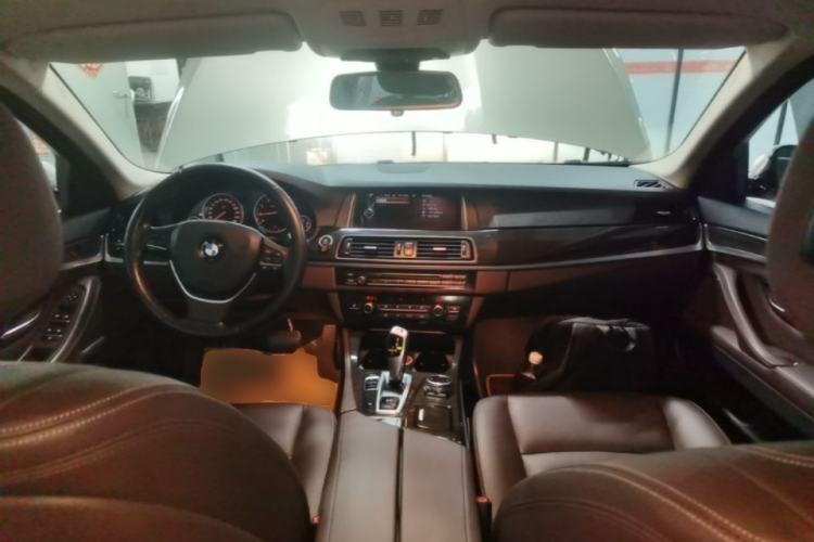 Used BMW 5 Series 2014 525Li Luxury Design Package Center Console