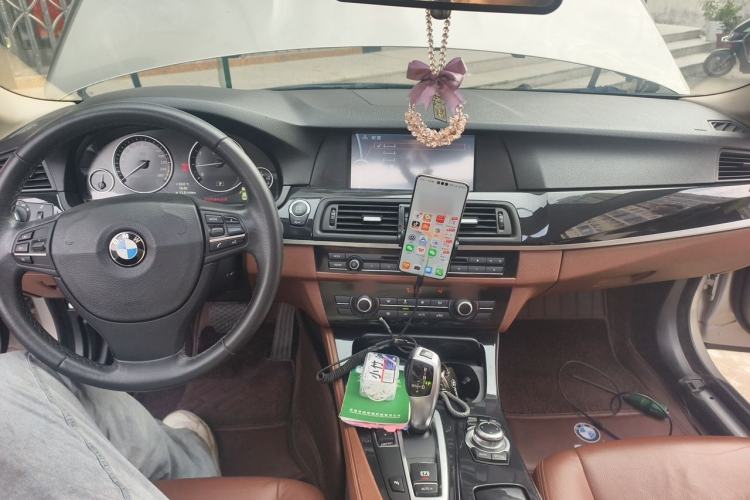Used BMW 5 Series 2014 520Li Elegant Model Center Console