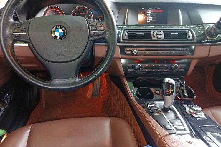 Used BMW 5 Series 2014 520Li Elegant Model Center Console