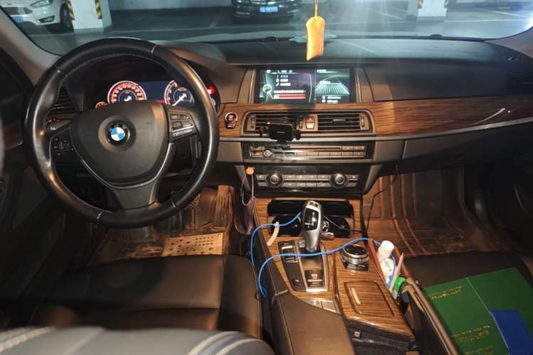 Used BMW 5 Series 2014 525Li Luxury Design Package Center Console