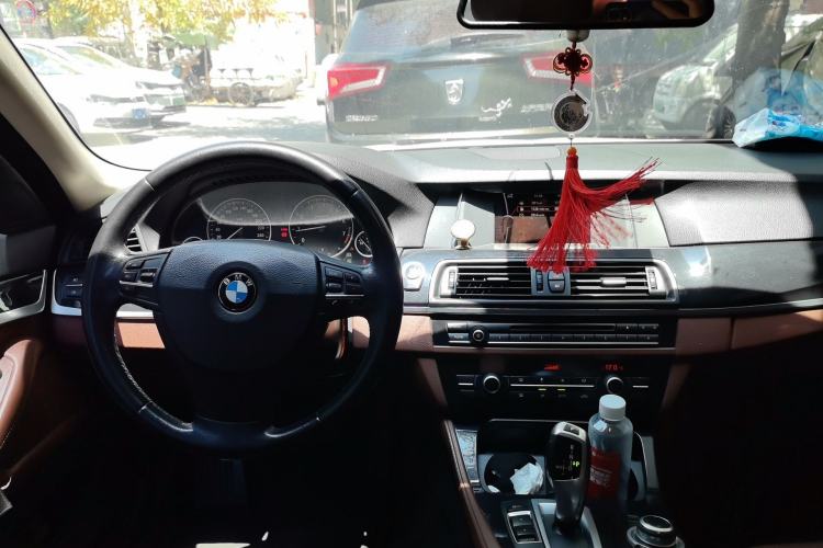 Used BMW 5 Series 2014 520Li Elegant Model Center Console