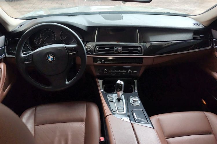 Used BMW 5 Series 2014 520Li Elegant Model Center Console