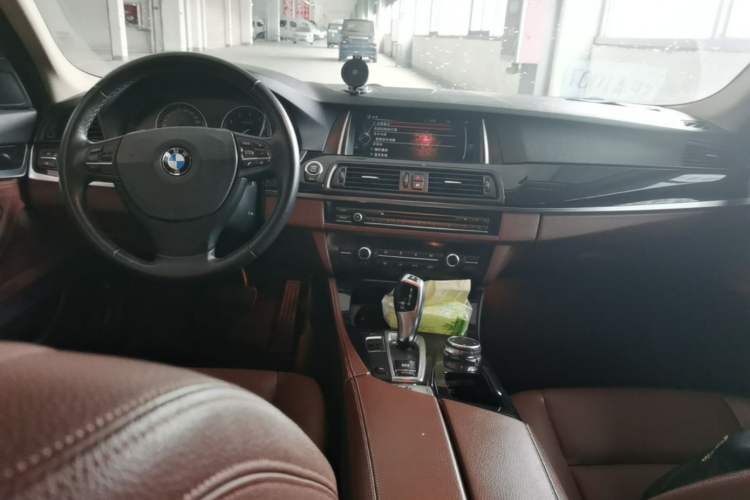 Used BMW 5 Series 2014 520Li Elegant Model Center Console