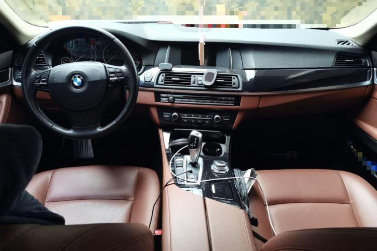 Used BMW 5 Series 2014 520Li Elegant Model Center Console