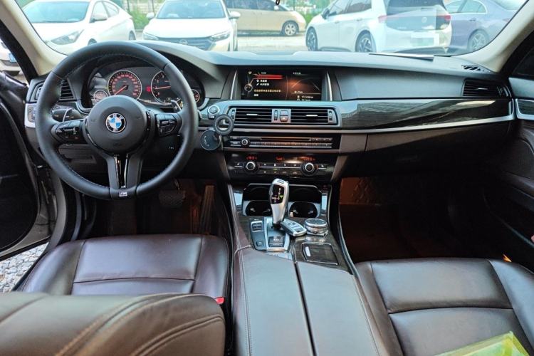 Used BMW 5 Series 2014 525Li Luxury Design Package Center Console