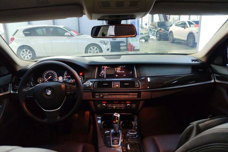 Used BMW 5 Series 2014 525Li Luxury Design Package Center Console