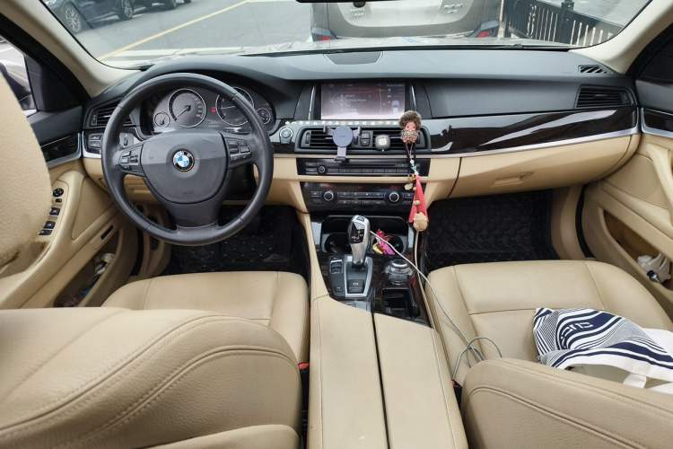 Used BMW 5 Series 2014 525Li Leading Model Center Console