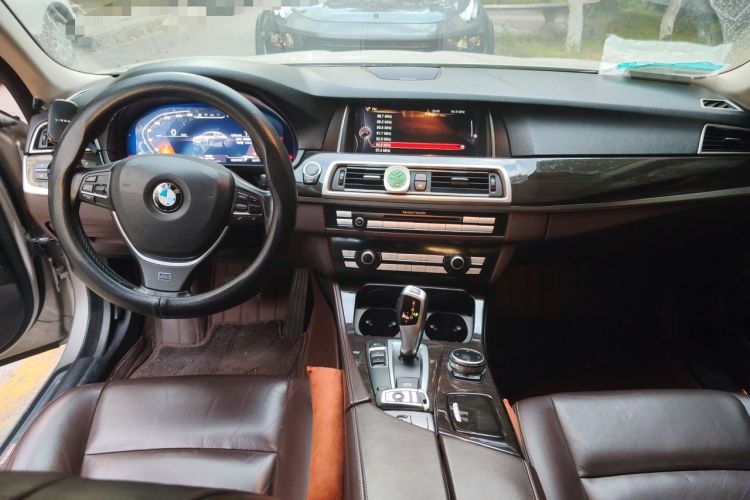 Used BMW 5 Series 2014 525Li Luxury Design Package Center Console