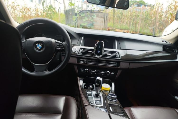 Used BMW 5 Series 2014 528Li Leading Model Center Console