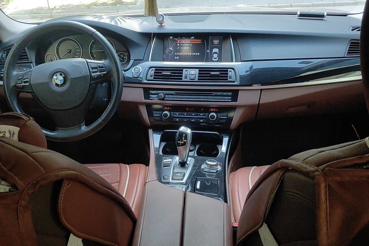 Used BMW 5 Series 2014 520Li Elegant Model Center Console