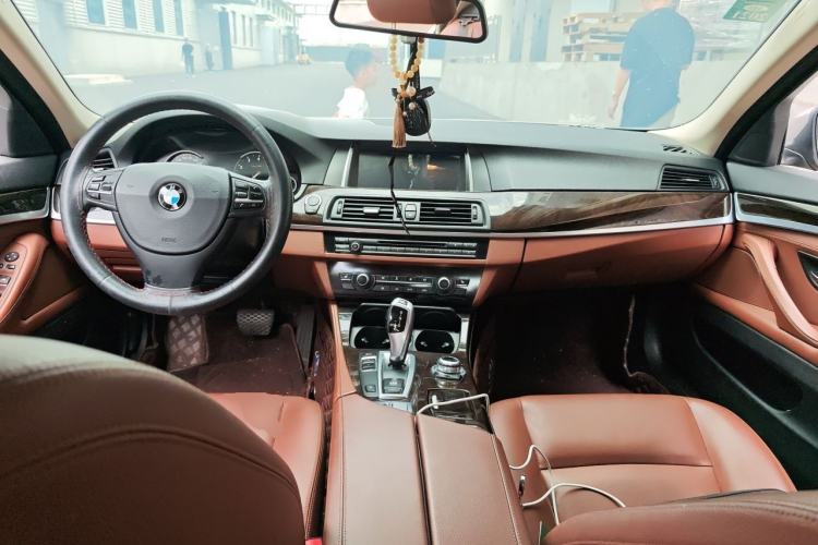 Used BMW 5 Series 2014 525Li Leading Model Center Console