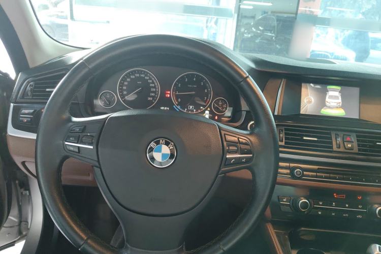 Used BMW 5 Series 2014 525Li Leading Model Center Console