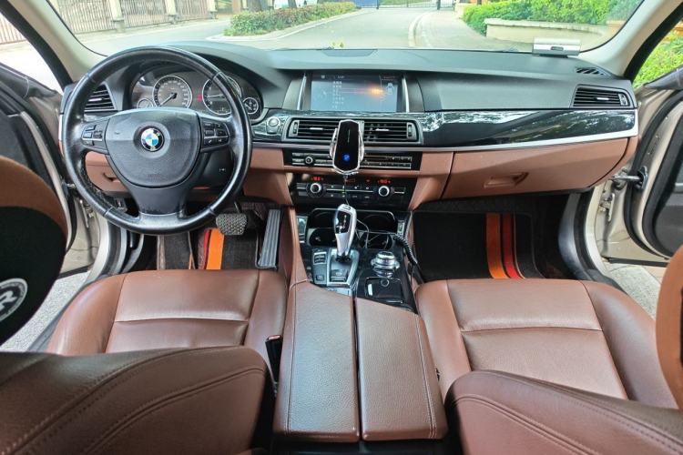 Used BMW 5 Series 2014 520Li Elegant Model Center Console