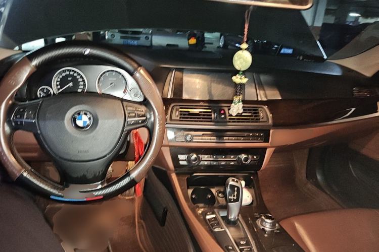 Used BMW 5 Series 2014 525Li Leading Model Center Console