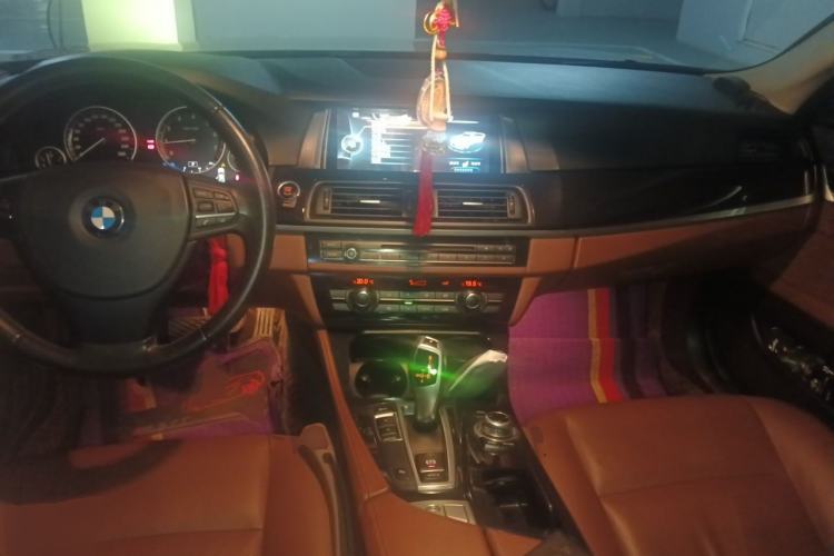 Used BMW 5 Series 2014 520Li Elegant Model Center Console