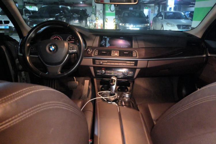 Used BMW 5 Series 2014 525Li Luxury Design Package Center Console