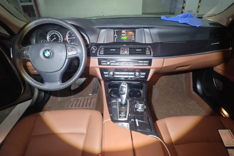 Used BMW 5 Series 2014 520Li Elegant Model Center Console
