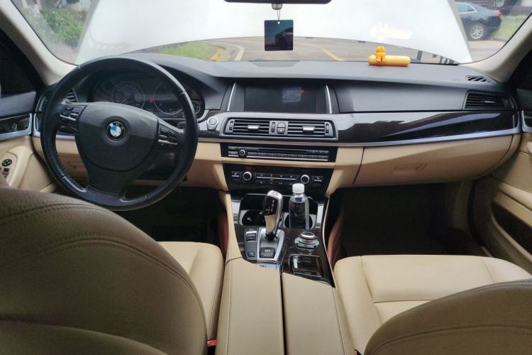 Used BMW 5 Series 2014 525Li Leading Model Center Console