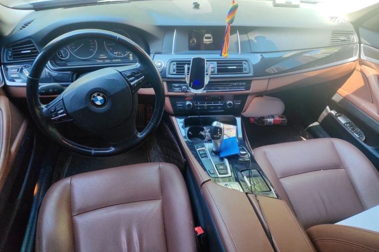 Used BMW 5 Series 2014 520i Elegant Edition Center Console