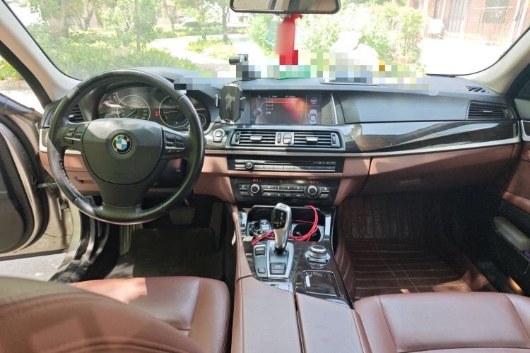 Used BMW 5 Series 2014 525Li Leading Model Center Console
